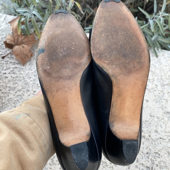 Salvatore Ferragamo bow pumps with snakeskin texture and brass hardware 5.5 B - Picture 10 of 14